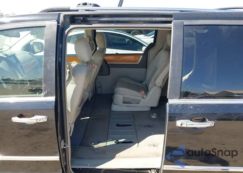 2008 Chrysler Town & Country Limited z USA, uszkodzony, nr VIN 2A8HR64X48R686847